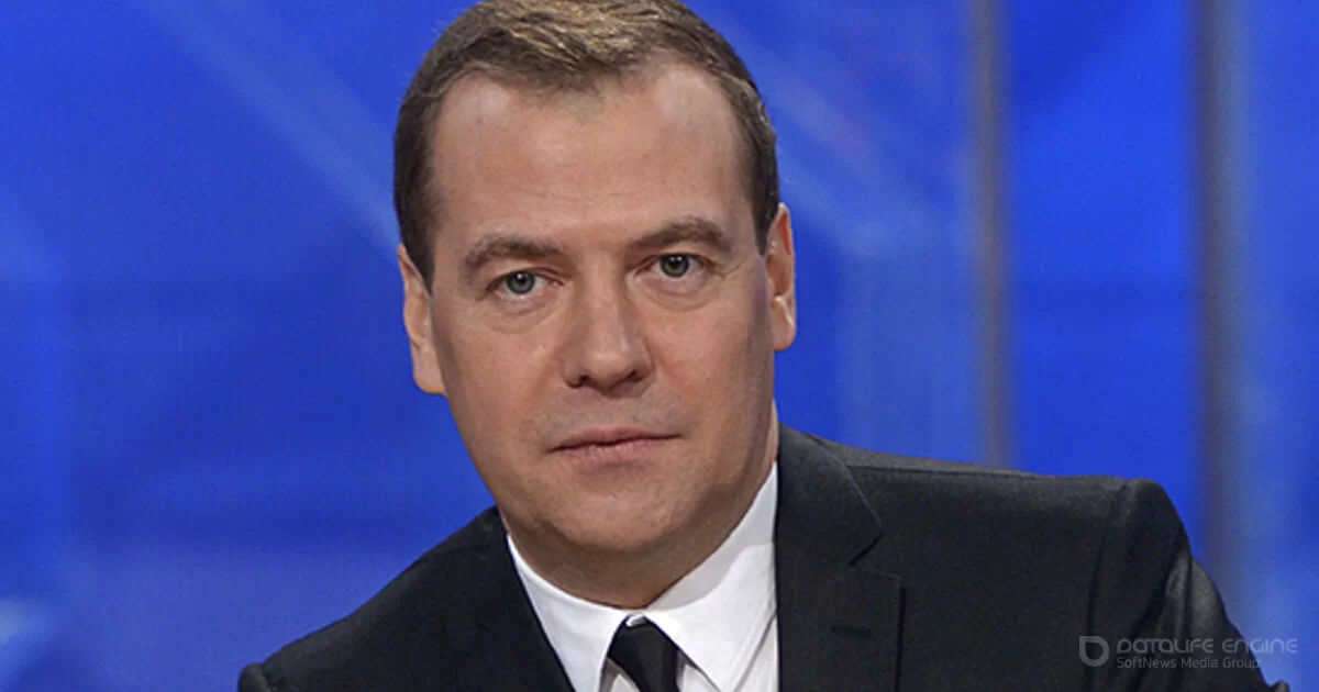 Сколько зарабатывает премьер-министр России Дмитрий Анатольевич Медведев?