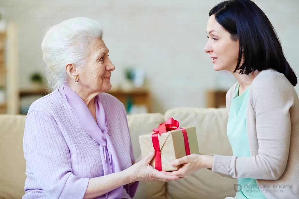 Топ подарков для пенсионеров